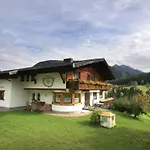 Cozy Holiday Apartment With Sauna In Schladming